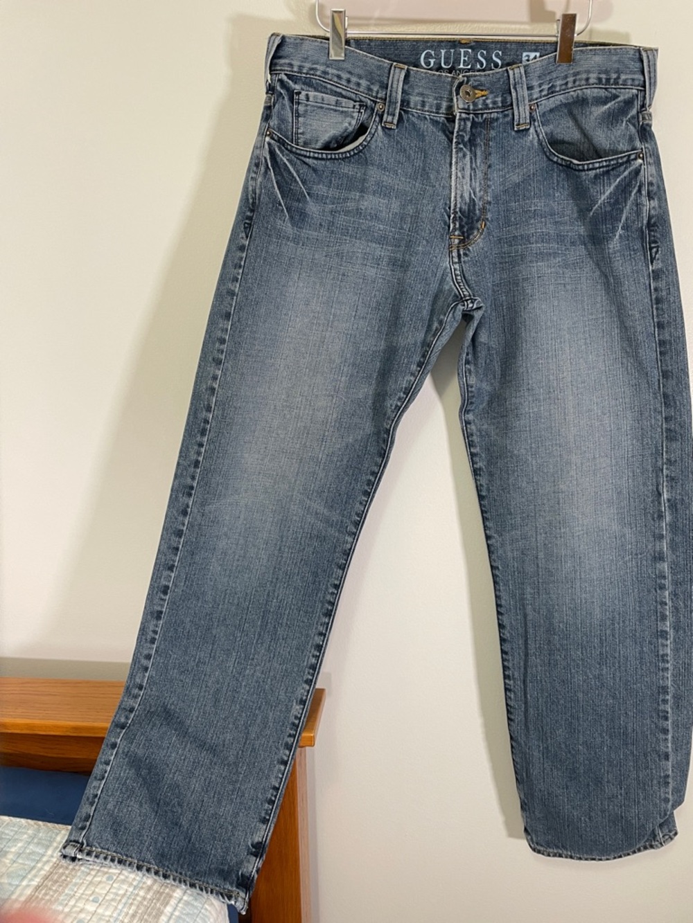 GUESS 34x30 Men’s Faded Blue Straight Jeans